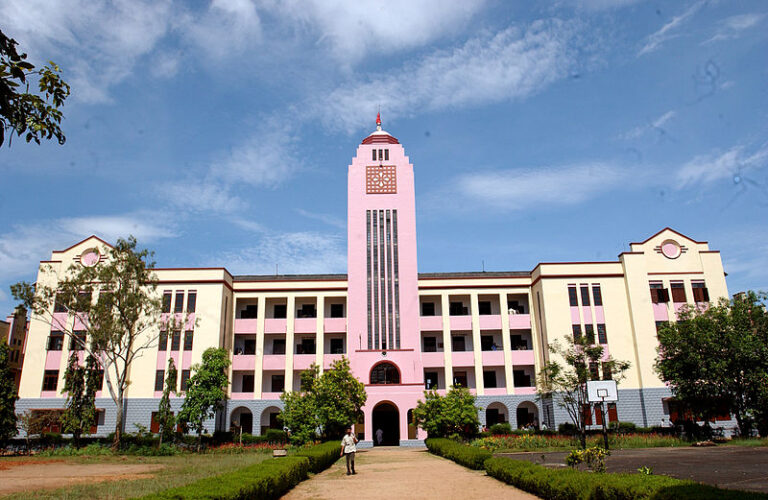 800px Mar Ivanios College Thiruvananthapuram 768x500